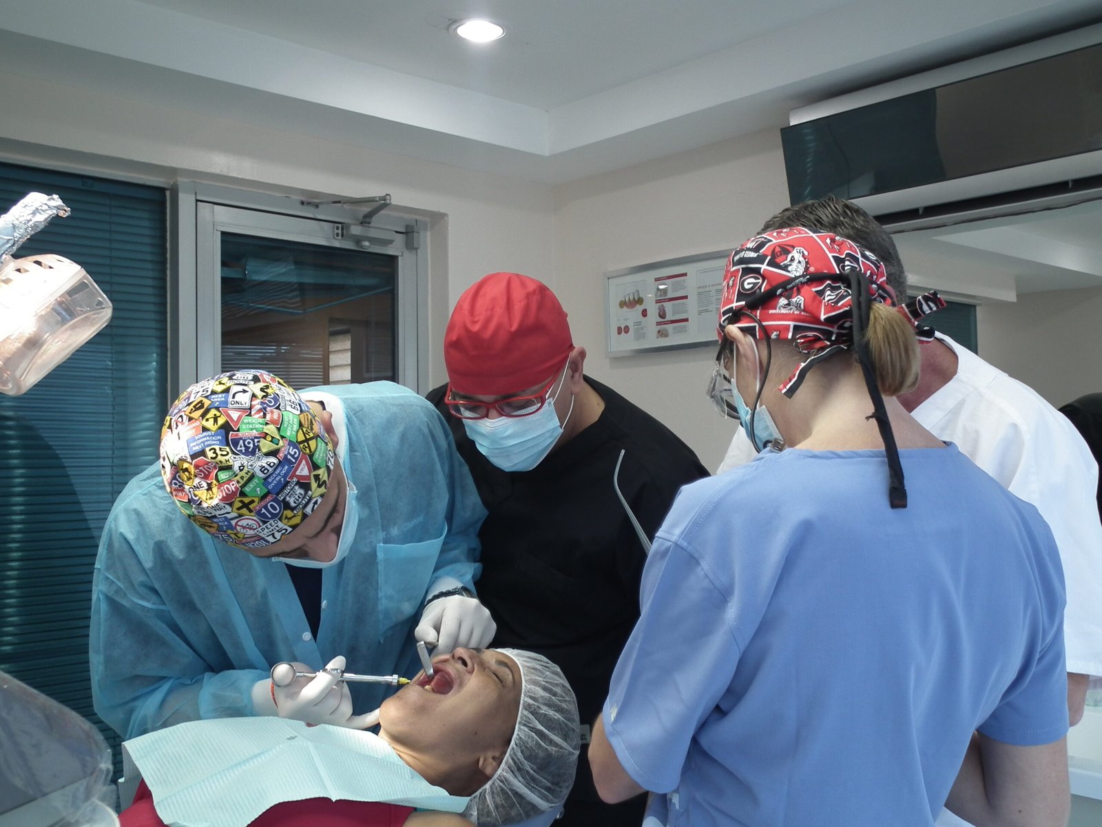 Live-patient implantology training in Santo Domingo